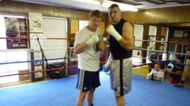 Боксьор тренира, удряйки снимки на Кличко - ВИДЕО