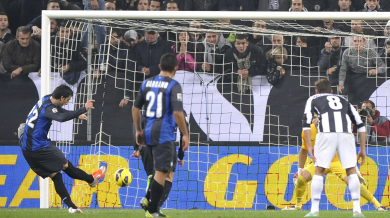 Интер победи и сложи край на господството на Ювентус в Италия