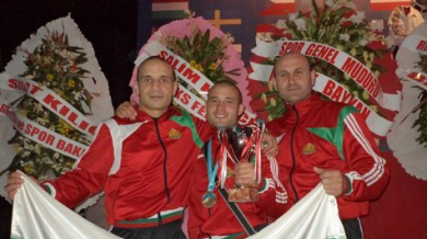 Два златни медала за България на европейското по кик-бокс