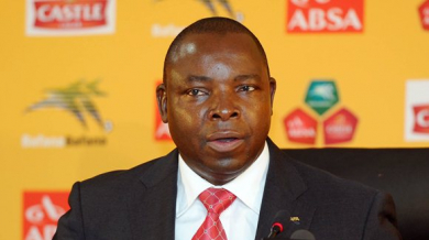 Босът на футбола в ЮАР отстранен за 4 уговорени мача, сред които и срещата с България
