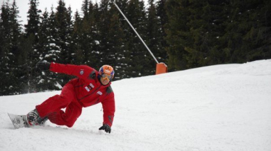 Наш сноубордист със задна позиция в Бад Гащайн