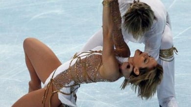 Денкова и Стависки участваха в грандиозно шоу на лед 