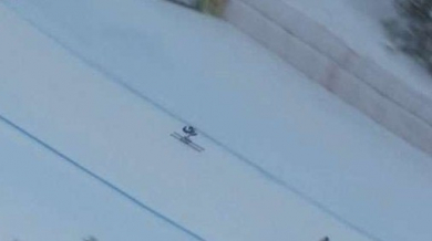 Работник засече скиор в спускането от Супер-комбинацията (ВИДЕО)