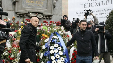 Футболисти и шефове почетоха паметта на Васил Левски