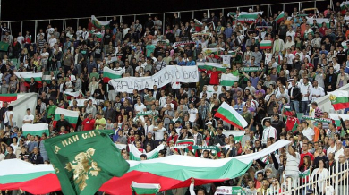 Кръвни футболни врагове се обединиха в името на България