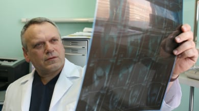 Д-р Тони Георгиев оперира успешно... свой колега