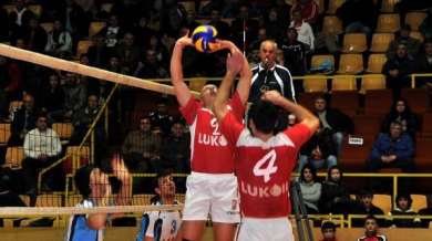 Продънен под прекъсна волейболен мач в Бургас