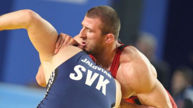 България докосва първи медал от Европейското по борба
