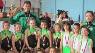 Малчугани от Благоевград с купа и медали 