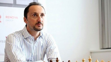 Топалов остана едноличен лидер на турнира в Киев
