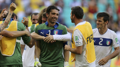 Буфон герой за победа на Италия срещу Уругвай