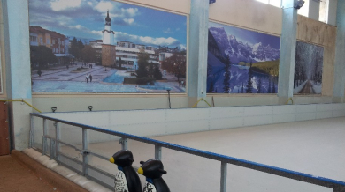Ледената пързалка в Ботевград алтернатива на софийските