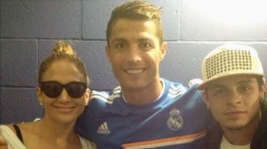 Дженифър Лопес на гости на Реал (Мадрид) (СНИМКИ)