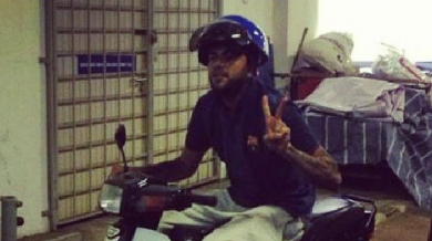 Дани Алвес на тренировка с мотопед