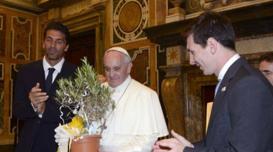 Папата прие Меси и италианските национали