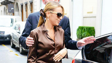 Гаджето на Берлускони с охрана на шопинг