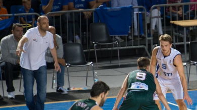 Тити Папазов остава треньор на България