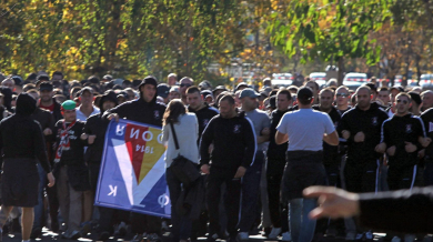 Феновете на „Левски“ на път към стадиона: Турци сте! Оставка!