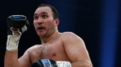 Устинов победи 40-годишен боксьор