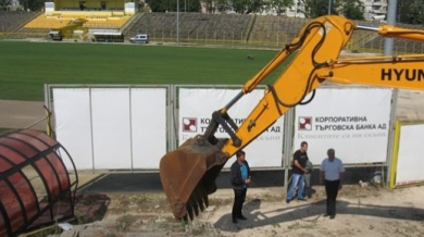 Решено: Сриват стадиона на &quot;Ботев&quot; (Пловдив)