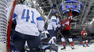 Канада на полуфинал в хокея