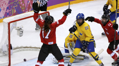 Швейцария с бронза в женския хокей