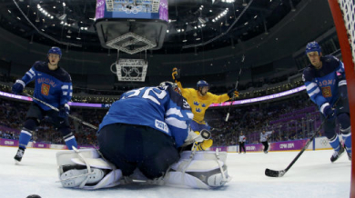 Швеция на хокеен финал, чака Канада или САЩ