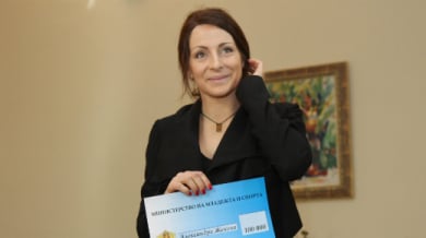 Сани Жекова получи чек и от Орешарски (СНИМКИ)