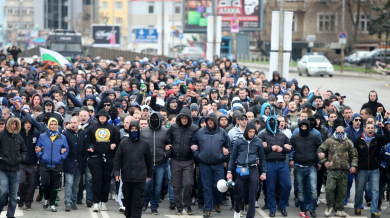 БЛИЦ-ОЧЕВИДЕЦ: Агитката на &quot;Левски&quot; бомбардира София