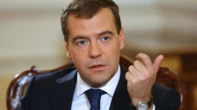 Медведев обеща милион евро за спортни зали в кримските училища