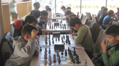 Карпов търси таланти по шах в Албена