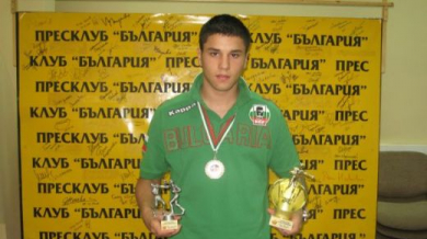 Нова победа за България на световното по бокс