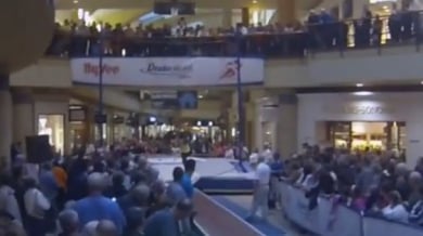 Рено Лавиени спечели състезание в мол (ВИДЕО)