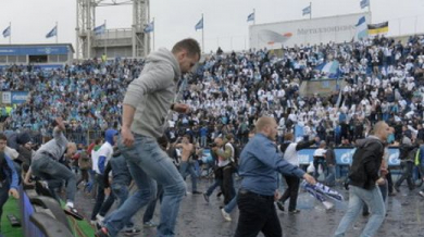 Феновете на Зенит пак беснеят, биха телевизионен екип на стадиона