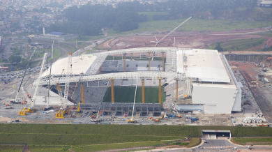 Стадионът за откриването в Бразилия няма да бъде завършен