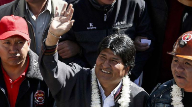 Президентът на Боливия подписа с местен клуб