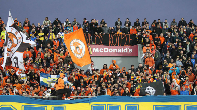Фенове протестират за преиграването на мача за титлата в Кипър