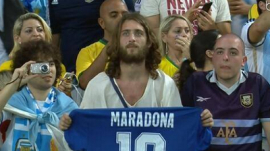 И Исус гледа Световното по футбол (СНИМКА)