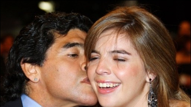 Дъщерята на Марадона в шок след слух за участие в порно