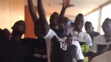 Ето как празнуват в отбора на Гана (ВИДЕО)