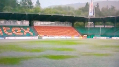 Порой потопи стадиона в Ловеч (СНИМКИ)
