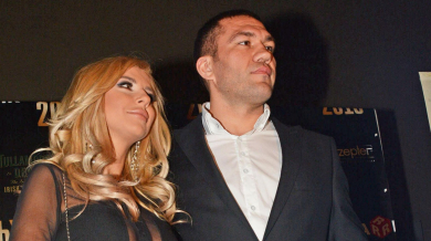 Кобрата не пуска Андреа на мача с Кличко
