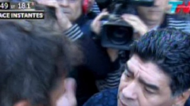 Марадона заби шамар на журналист (ВИДЕО)