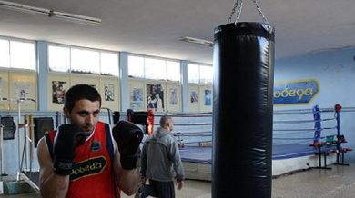 Победа и загуба за българските боксьори