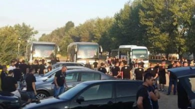 Родната полиция подхвана феновете на Стяуа от Дунав мост