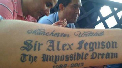 Фен на Юнайтед стана за смях заради татуировка