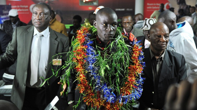 Посрещнаха кениец като герой заради рекорд