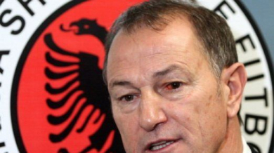 Зловещо: Заглушават телефона на албанския треньор