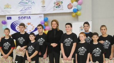 Стефка Костадинова отличи деца на хубав празник