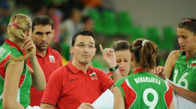 Волейболната федерация върна познат треньор начело на жените